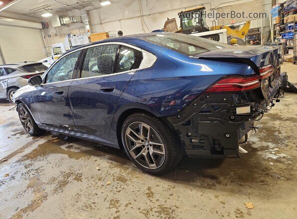 WBA53FJ00TCW74101 2026 BMW 5 SERIES Синий Задняя левая четверть