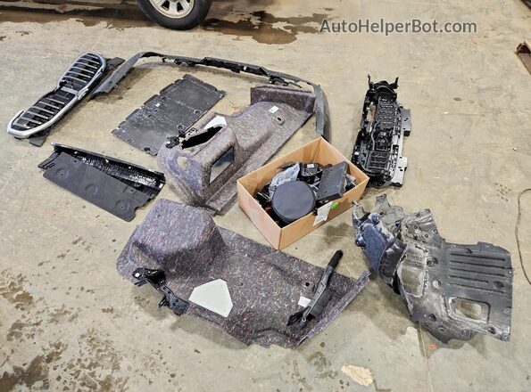 WBA53FJ00TCW74101 2026 BMW 5 SERIES Синий Вид подкапотного пространства