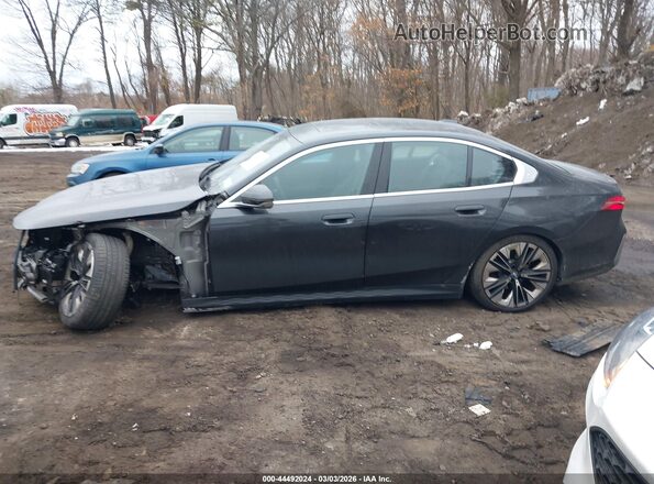 WBA53FJ04RCS45004 2024 BMW 5 SERIES Серый Панорамный вид салона 360°