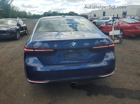 WBA53FJ05RCS99539 2024 BMW 5 SERIES Blue უკანა ხედი