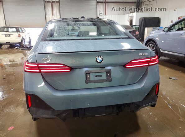WBA53FJ06TCV84001 2026 BMW 5 SERIES Gray Vista trasera
