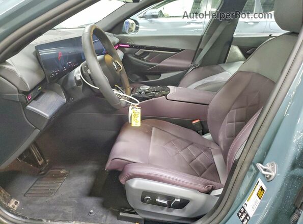 WBA53FJ06TCV84001 2026 BMW 5 SERIES Gray Vista interior delantera