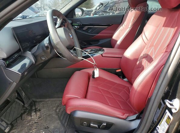 WBA53FJ09RCS21216 2024 BMW 5 SERIES Black წინა სალონის ხედი