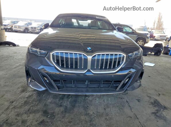 WBA53FJ09TCW17315 2026 BMW 5 SERIES Gray Դիմացի տեսք