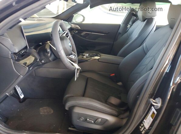 WBA53FJ09TCW17315 2026 BMW 5 SERIES Gray Սալոնի դիմացի տեսք