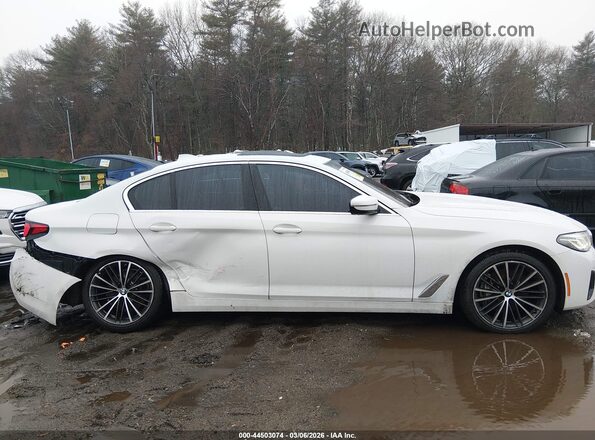 WBA73BJ01NWX58026 2022 BMW 5 SERIES Белый Вид задней части салона