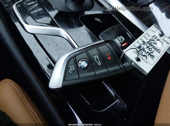 WBA73BJ01NWX58026 2022 BMW 5 SERIES Белый Вид панели приборов