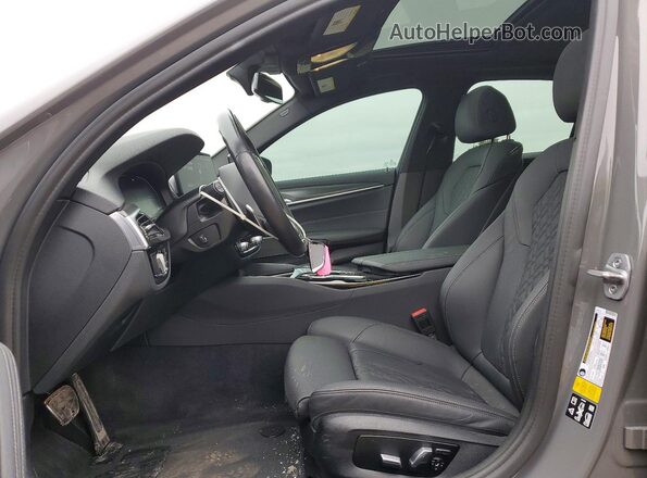 WBA73BJ04NWX77539 2022 BMW 5 SERIES Gray Front interior view
