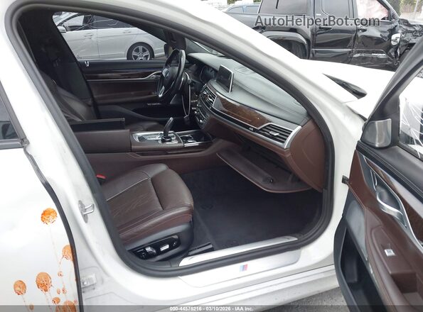 WBA7F0C52JGM23673 2018 BMW 7 SERIES White წინა სალონის ხედი