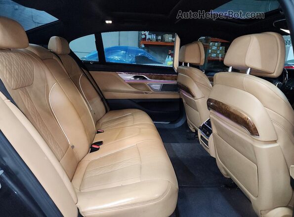 WBA7F2C56HG422631 2017 BMW 7 SERIES Charcoal Вид задніх сидінь