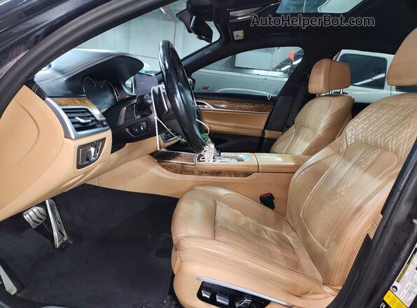 WBA7F2C56HG422631 2017 BMW 7 SERIES Charcoal Вид салону спереду