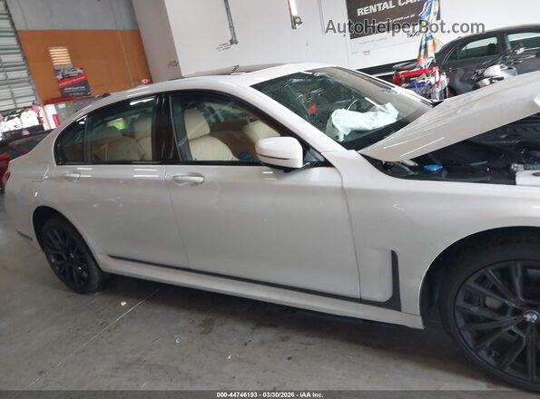 WBA7T2C03NCG89874 2022 BMW 7 SERIES White Widok wnętrza z tyłu