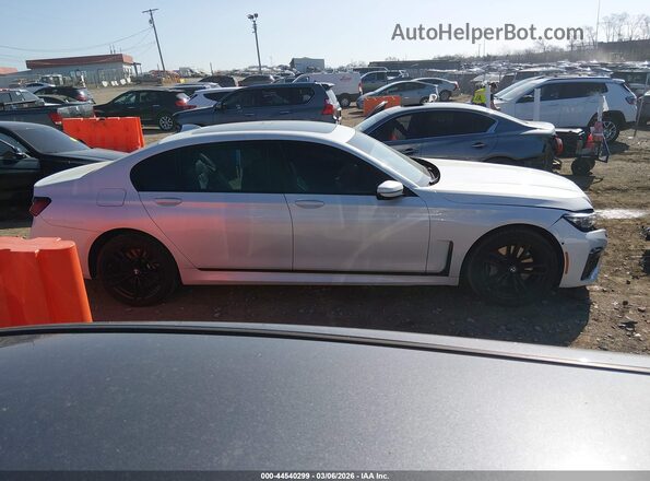 WBA7U2C00MCG43754 2021 BMW 7 SERIES White Widok wnętrza z tyłu