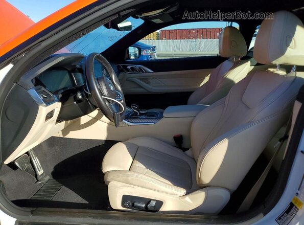 WBA83AP02NCJ36705 2022 BMW M4 Orange Front interior view