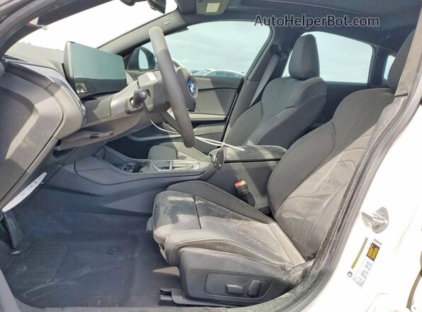WBA83GG01T7U19668 2026 BMW 2 SERIES White Սալոնի դիմացի տեսք