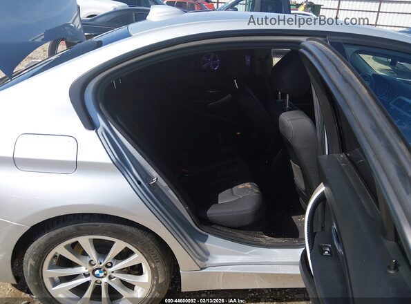 WBA8E1G39HNU18708 2017 BMW 7 SERIES Silver Widok naklejki z numerem VIN