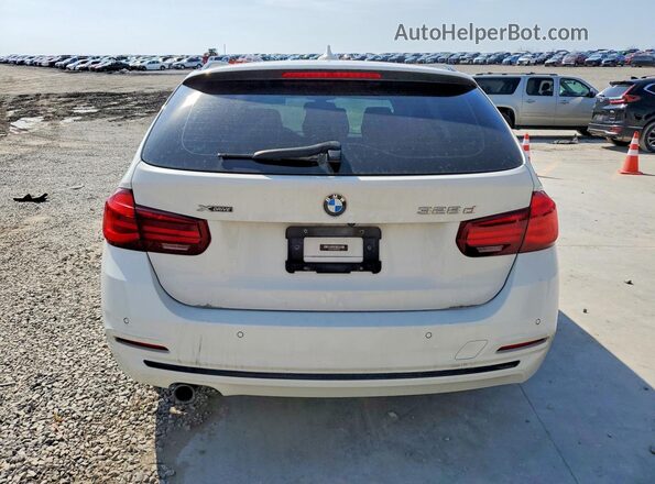WBA8J1C5XJA379532 2018 BMW 3 SERIES Белый Вид сзади