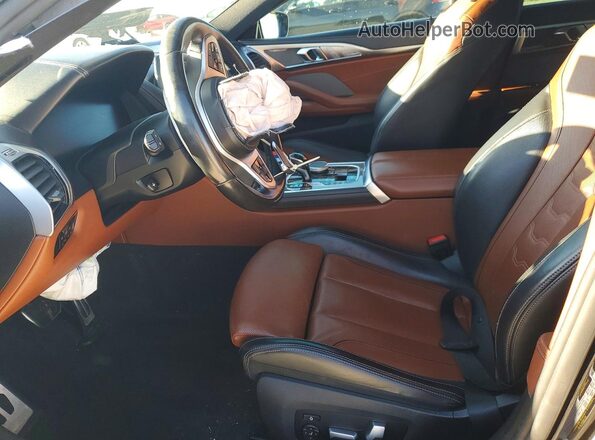 WBAGV2C03NCH21698 2022 BMW 8 SERIES Blue Vista interior delantera
