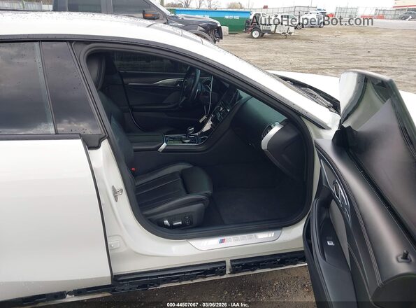 WBAGV8C02LCD87759 2020 BMW M8 Черный Вид салона спереди