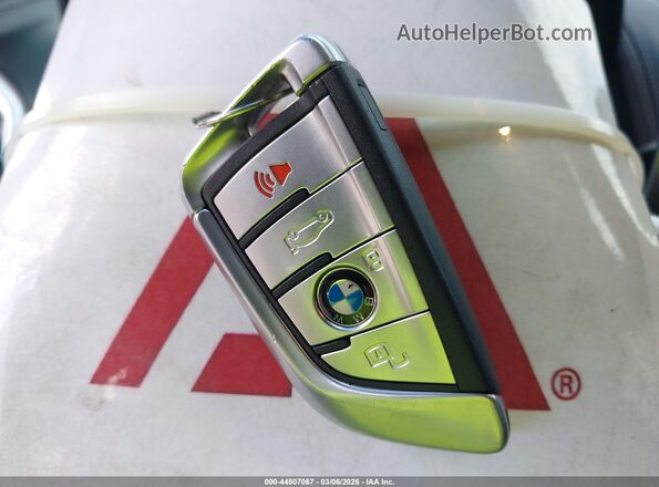 WBAGV8C02LCD87759 2020 BMW M8 Черный Вид панели приборов