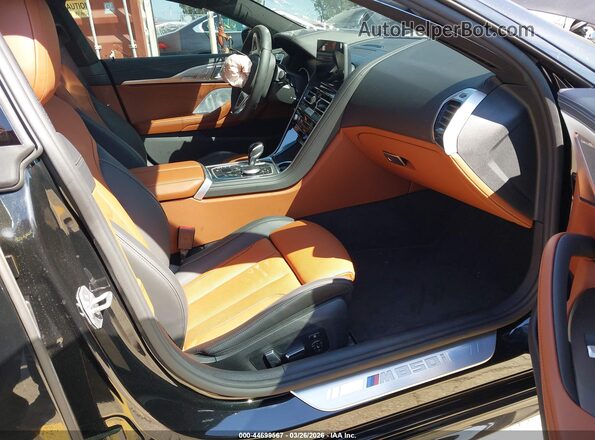 WBAGV8C02TCW85192 2026 BMW M8 Black Vista interior delantera