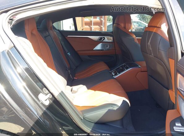 WBAGV8C02TCW85192 2026 BMW M8 Black Vista de la etiqueta del VIN