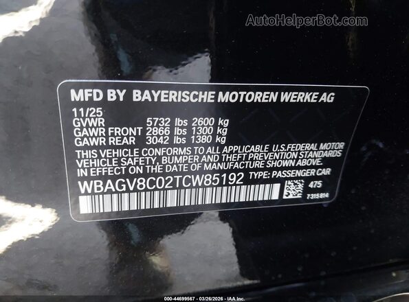 WBAGV8C02TCW85192 2026 BMW M8 Black Vista del compartimento del motor