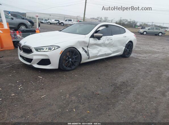 WBAGV8C04LBP48931 2020 BMW M8 White წინა მარცხენა ხედი სამი მეოთხედიდან