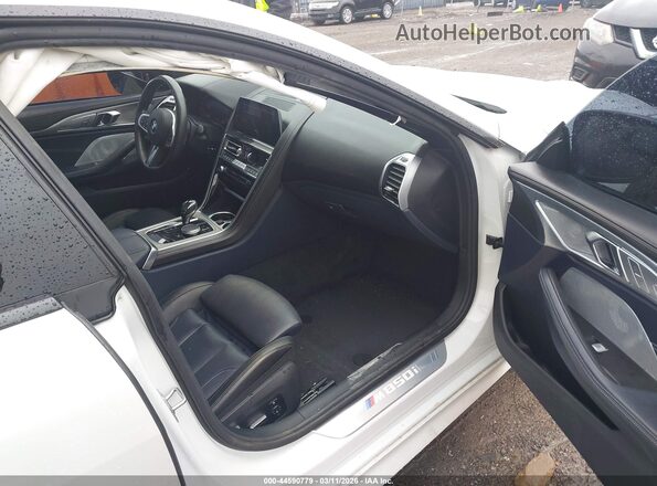 WBAGV8C04LBP48931 2020 BMW M8 White წინა სალონის ხედი