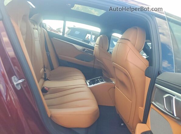 WBAGV8C0XSCT85219 2025 BMW M8 Burgundy Widok tylnych siedzeń