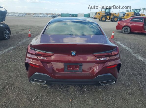 WBAGV8C0XSCT85219 2025 BMW M8 Burgundy Widok z tyłu