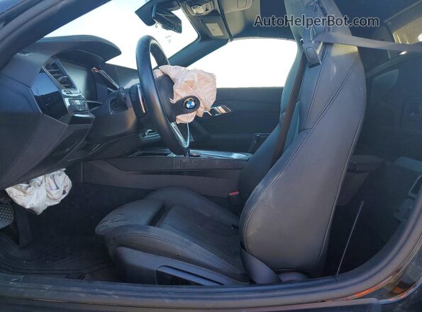 WBAHF3C08PWY20846 2023 BMW Z4 Black Vista interior delantera
