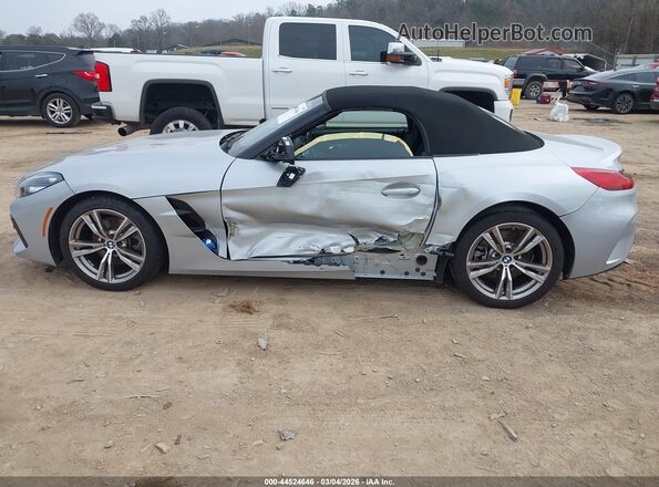 WBAHF3C0XNWX89919 2022 BMW Z4 Silver 360 interior view