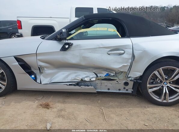 WBAHF3C0XNWX89919 2022 BMW Z4 Silver Front view