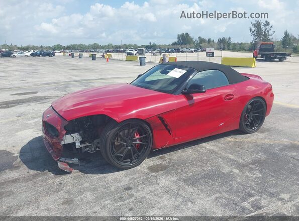 WBAHF9C01SWY46538 2025 BMW Z4 Red Առջևի ձախ երեք քառորդ տեսարան