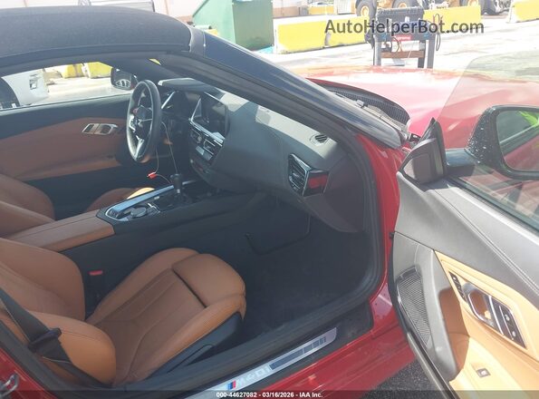 WBAHF9C01SWY46538 2025 BMW Z4 Red Սալոնի դիմացի տեսք