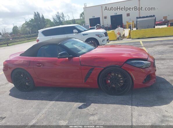 WBAHF9C01SWY46538 2025 BMW Z4 Red Սալոնի հետևի տեսք