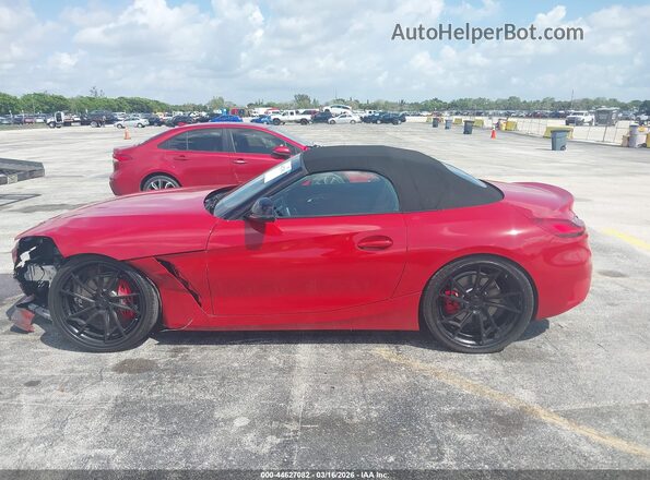 WBAHF9C01SWY46538 2025 BMW Z4 Red Սալոնի 360 աստիճան տեսք