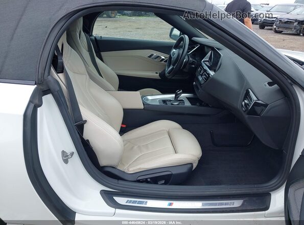 WBAHF9C07SWY37682 2025 BMW Z4 White წინა სალონის ხედი