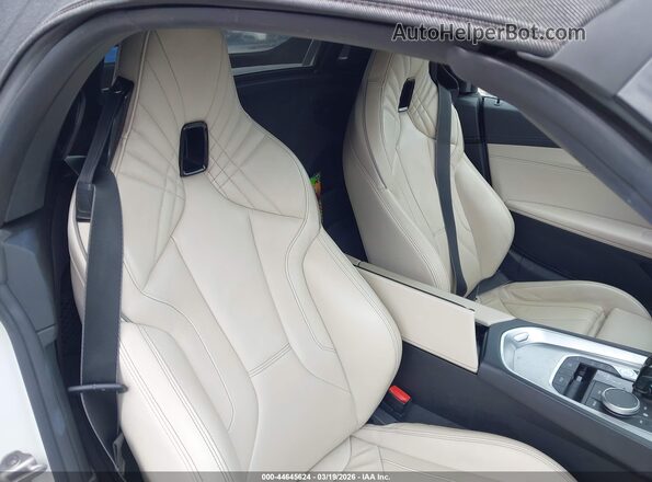 WBAHF9C07SWY37682 2025 BMW Z4 White VIN კოდის სტიკერის ხედი