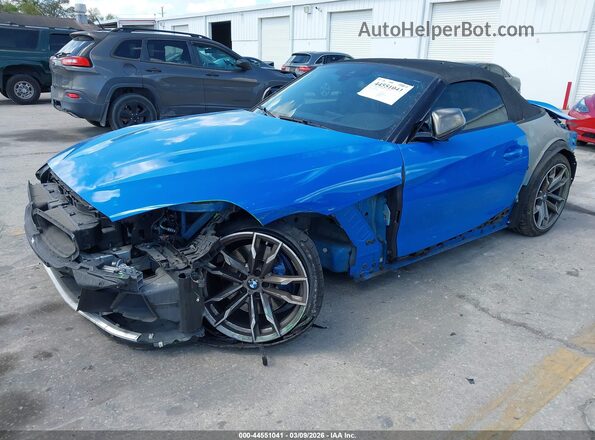 WBAHF9C09LWW38022 2020 BMW Z4 Blue Vista tres cuartos delantera izquierda