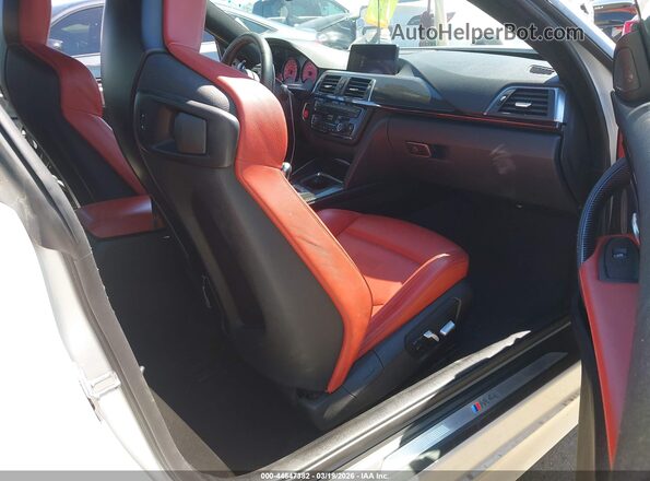 WBS3R9C52GK337744 2016 BMW M4 White Vista interior delantera