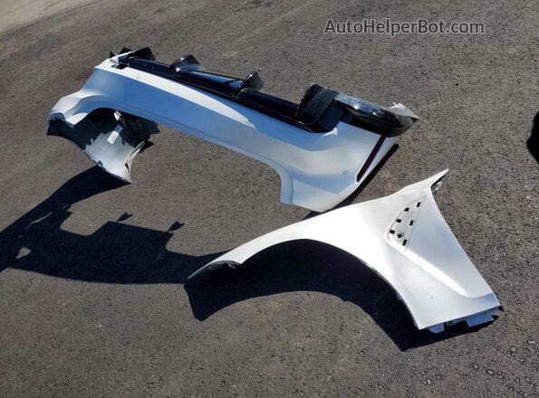 WBS43AY09RFS56370 2024 BMW M3 White Vista del compartimento del motor