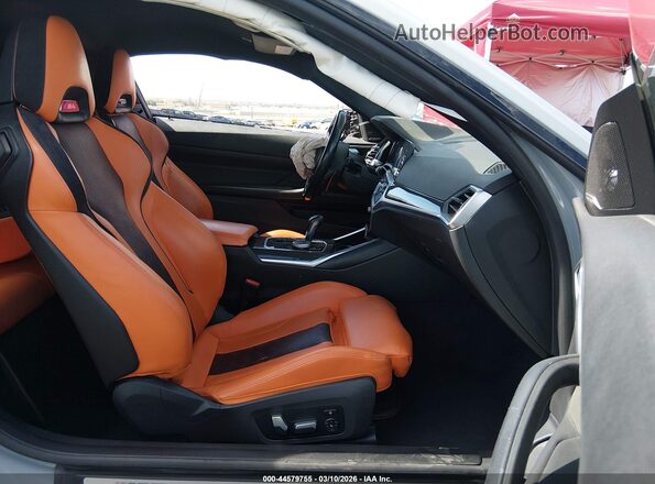 WBS43AZ03PCL68062 2023 BMW M4 Gray Widok wnętrza z przodu