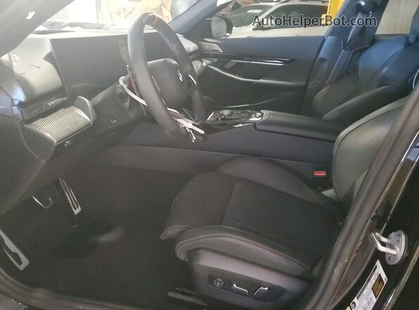WBS83FK03SCU70091 2025 BMW M5 Black Widok wnętrza z przodu