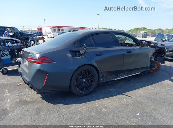 WBS83FK07SCU44450 2025 BMW M5 Черный Задняя правая четверть