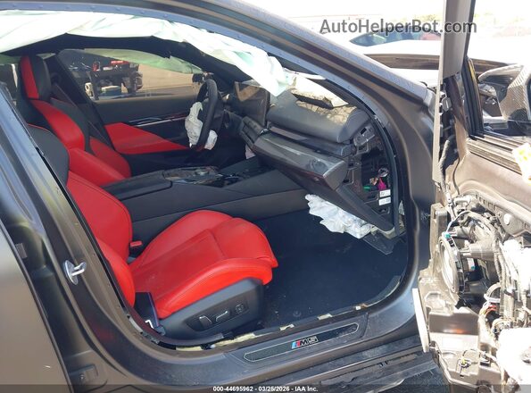 WBS83FK07SCU44450 2025 BMW M5 Черный Вид салона спереди