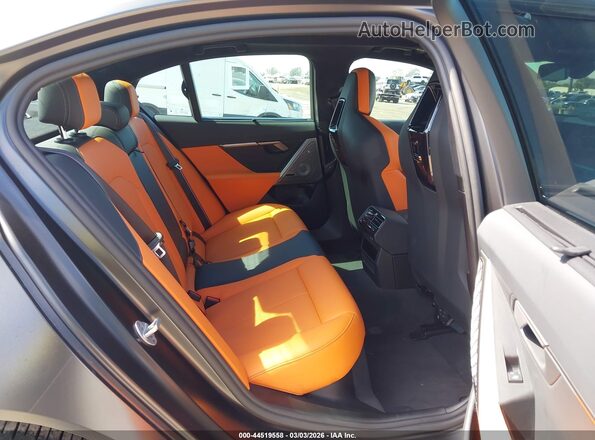 WBS83FK08SCU45123 2025 BMW M5 Black Widok naklejki z numerem VIN