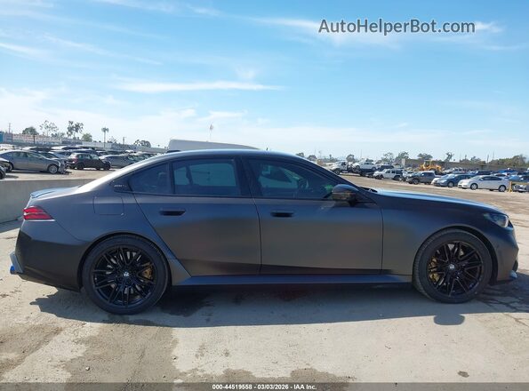 WBS83FK08SCU45123 2025 BMW M5 Black Widok wnętrza z tyłu