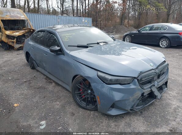WBS83FK09TCV27752 2026 BMW M5 Gray Widok z przodu